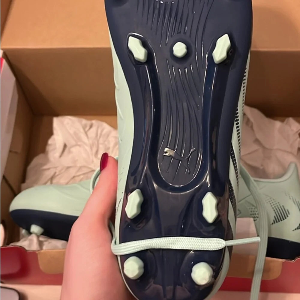 Light Blue NWT Puma Soccer Cleats - Picture 3 of 3